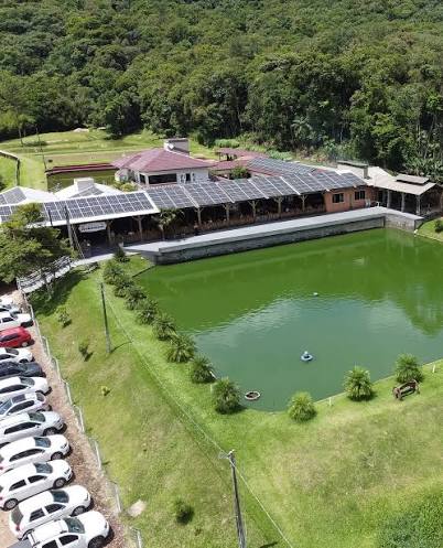 Tanques de criação de peixes da chácara